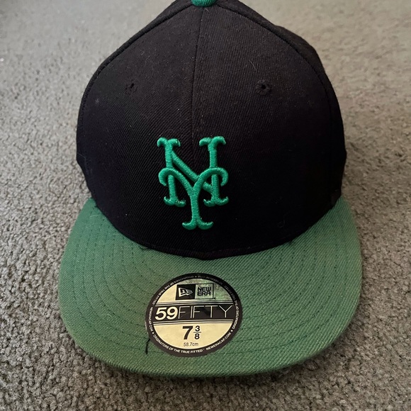 Caps - Picture 4 of 5